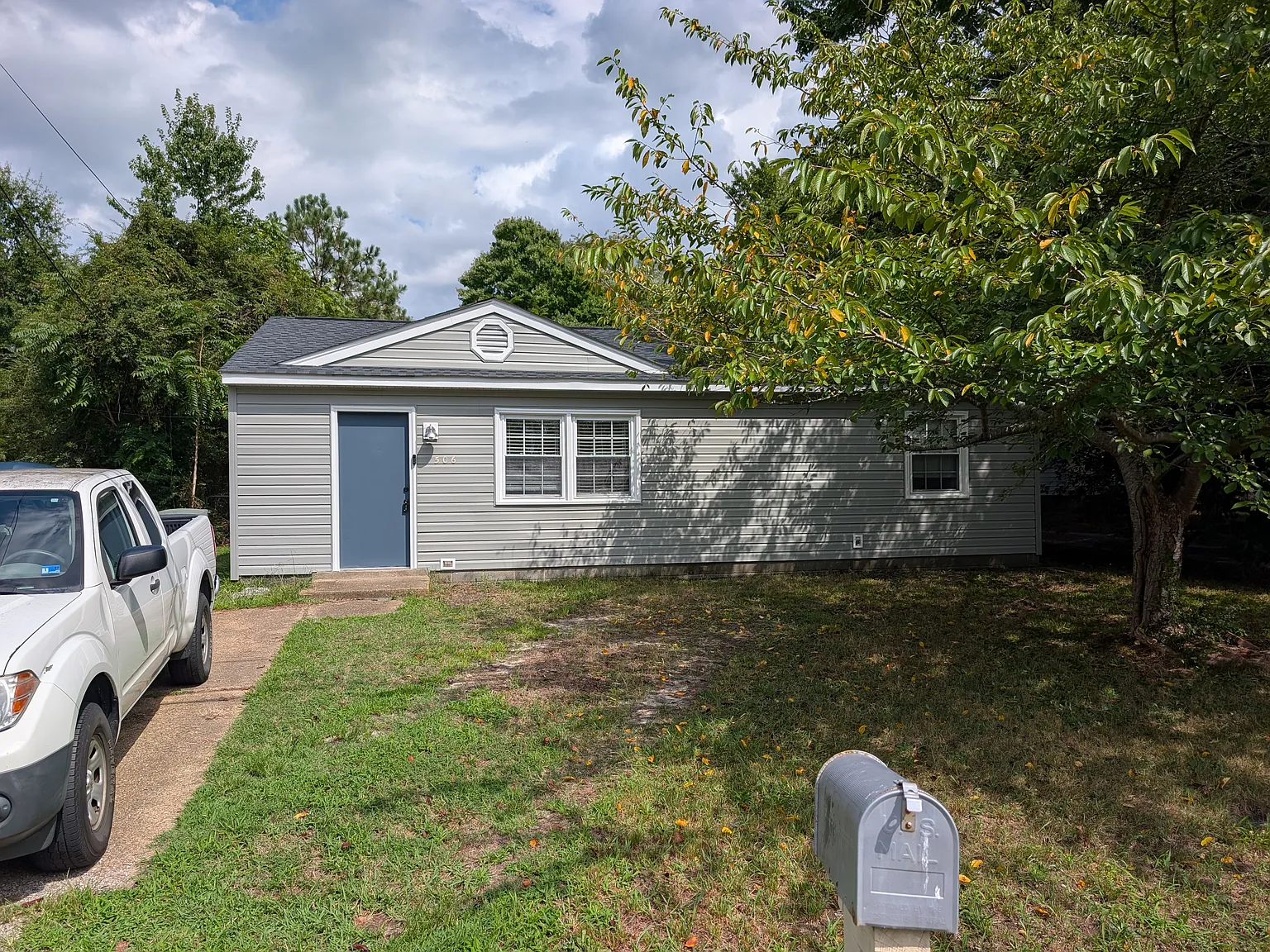 3 bed, 1000 sqft, $1,700 — Photo 1