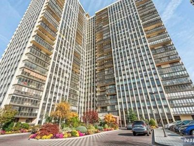 300 Winston Dr APT 605, Cliffside Park, NJ, 07010