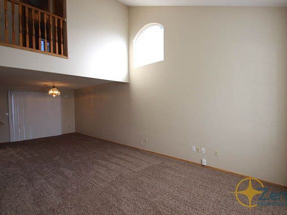 3rd image of 5310 NE 69th Cir