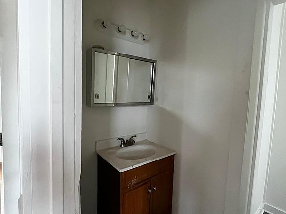 4th image of 4944 Magoun Ave