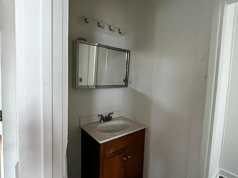 4944 Magoun Ave — Photo 4