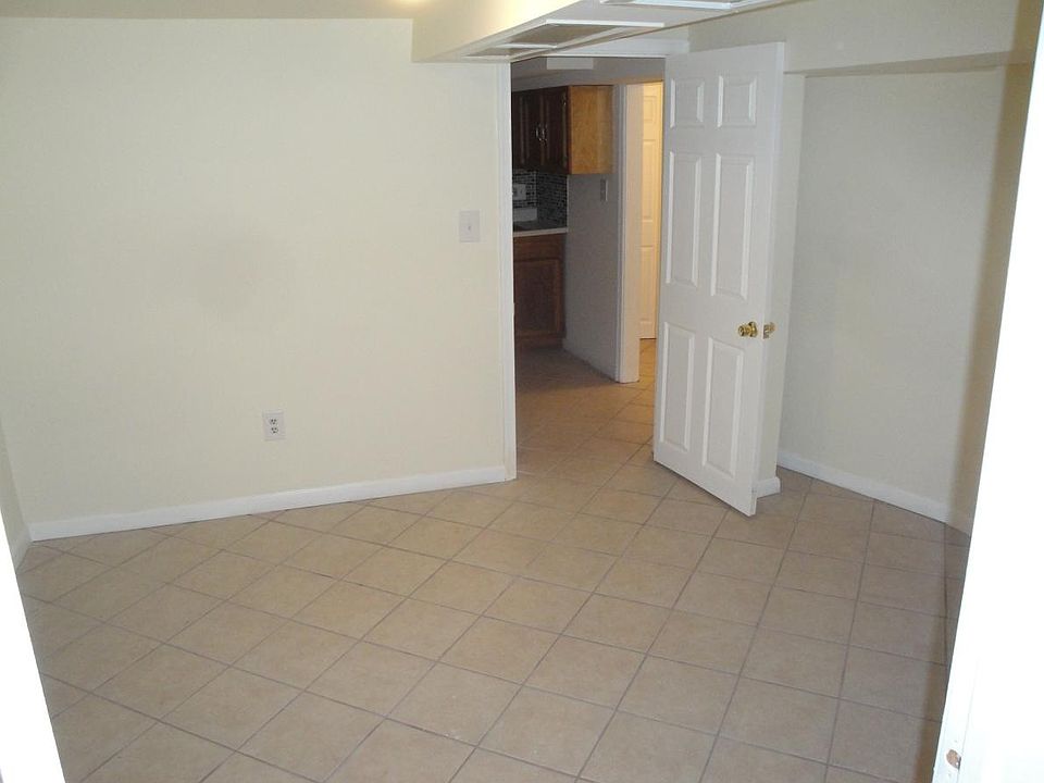 Sitting Area/Dining
