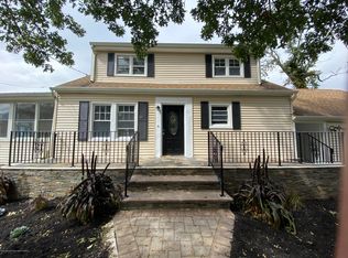 40 Locust Ave, Eatontown, NJ 07724