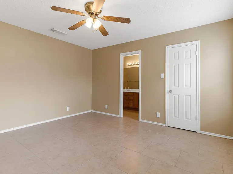 6315 Regency Ln — Photo 22