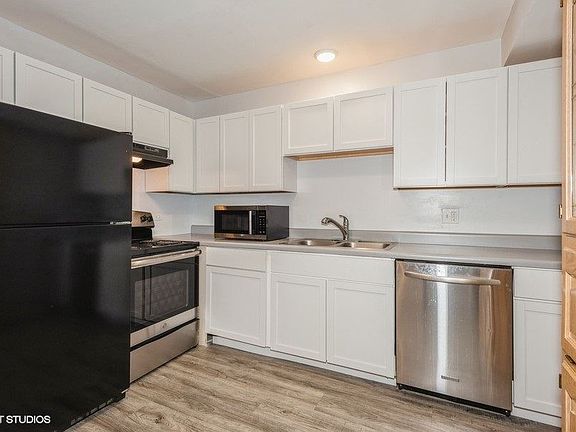 5th image of 1034 Spruce St APT 1B