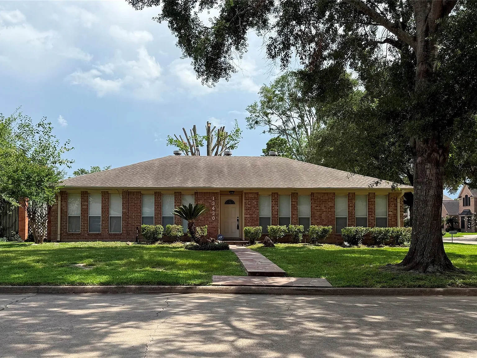 3 bed, 2.0 bath, 1736 sqft, $1,950 — Photo 2