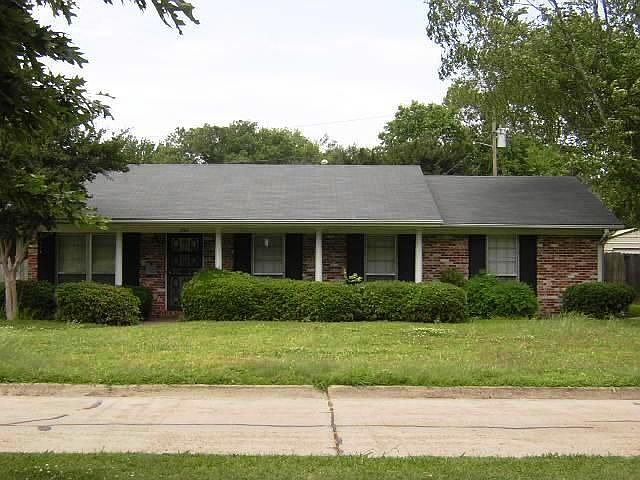 1st image of 1761 Holly Ln