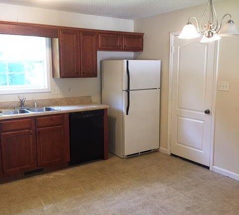 4th image of 363 Maple Park Dr