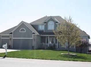 15651 Pine Rdg, Basehor, KS 66007