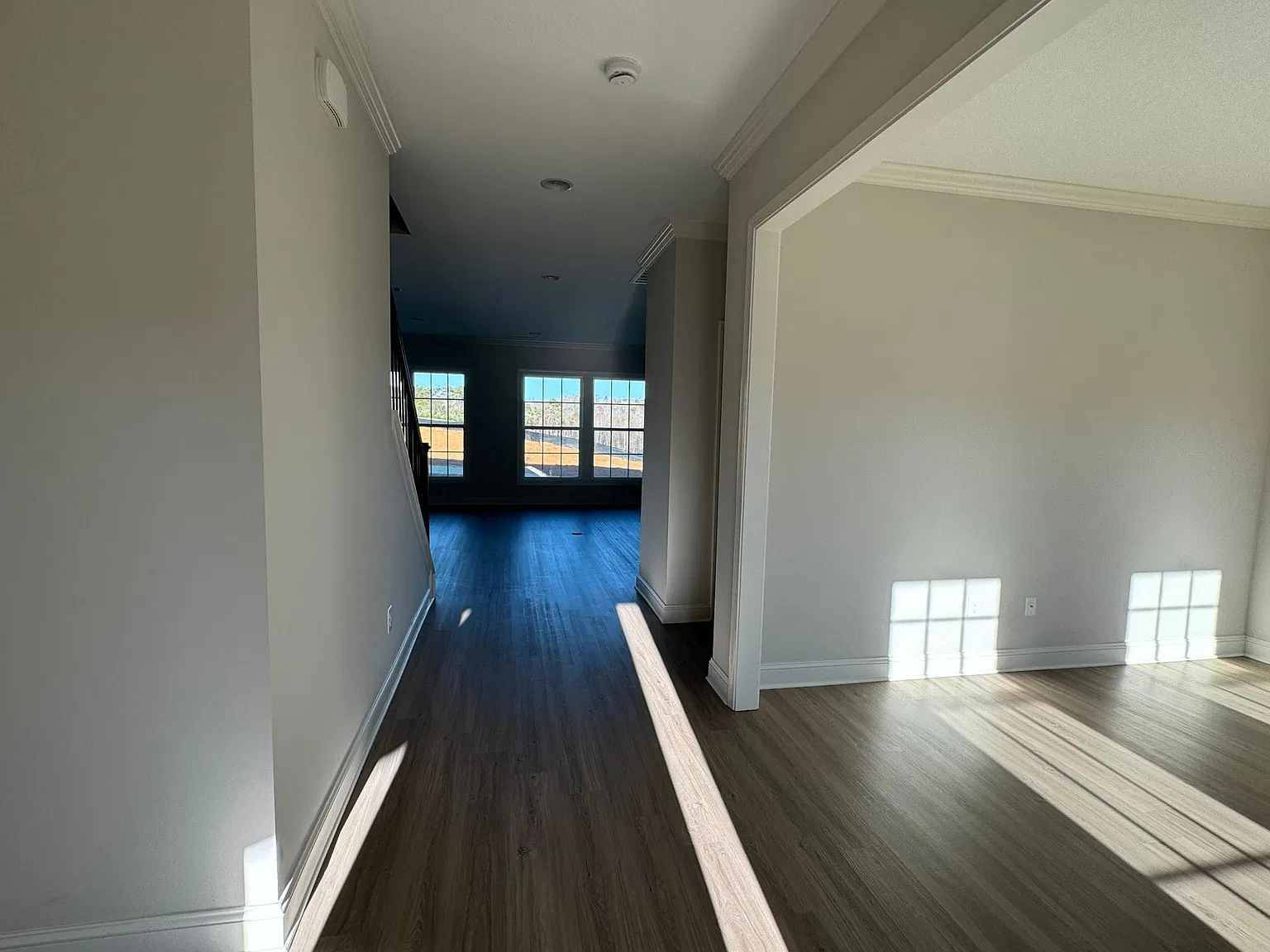 4 bed, 2.5 bath, 2700 sqft, $3,300 — Photo 2