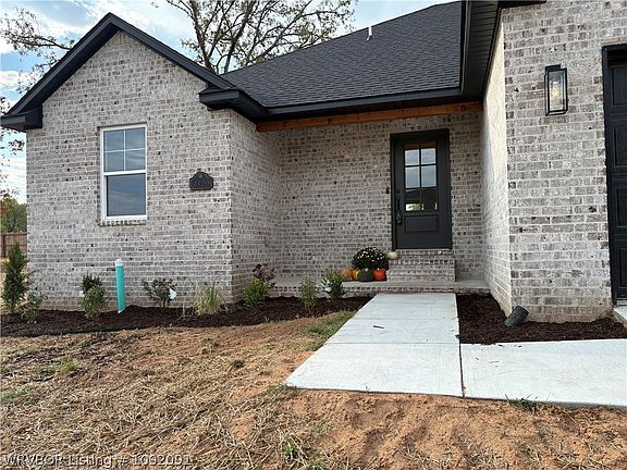 2nd image of 1129 Hunter Dr