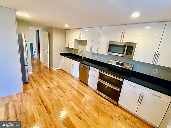 3rd image of 9400 Candleberry Ct