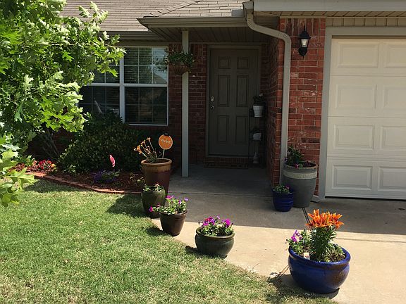 3rd image of 524 E Juniper Ln