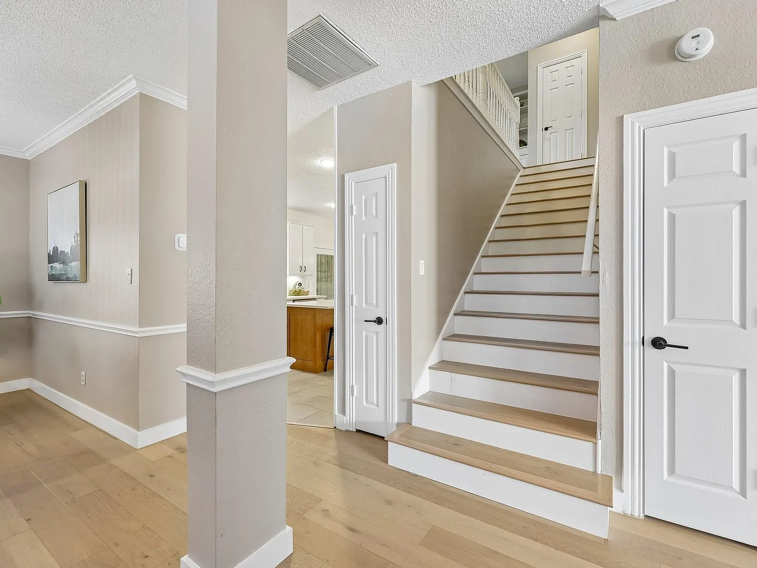 3 bed, 2457 sqft, $3,000 — Photo 4