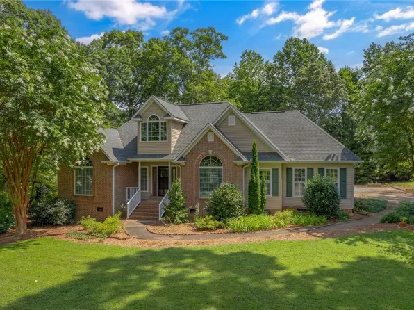 612 Hampton Rd, Liberty, SC 29657