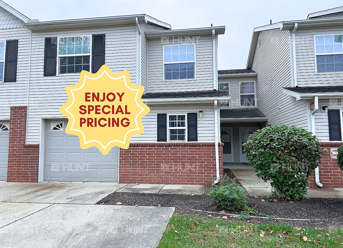 4 bed, 2.5 bath, 1950 sqft, $1,900 — Photo 1