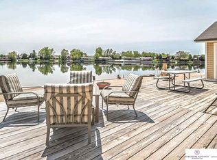2823 Crystal Dr, Bellevue, NE 68123