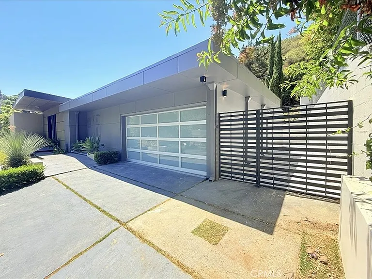 1801 Roscomare Rd — Photo 3