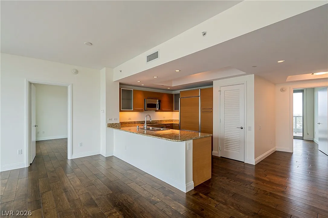 2 bed, 2.0 bath, 1405 sqft, $3,074 — Photo 3
