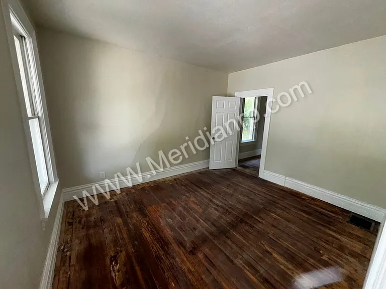1323 Grant Ave — Photo 7