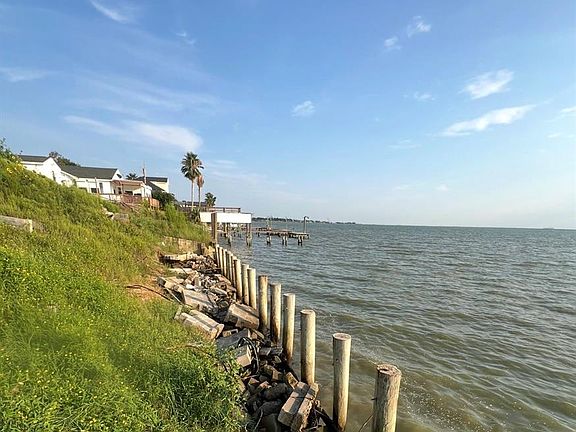 2nd image of 2514 Bay Oaks Harbor Dr