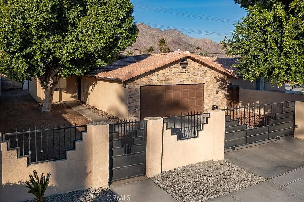 4 bed, 1257 sqft, $2,950 — Photo 2