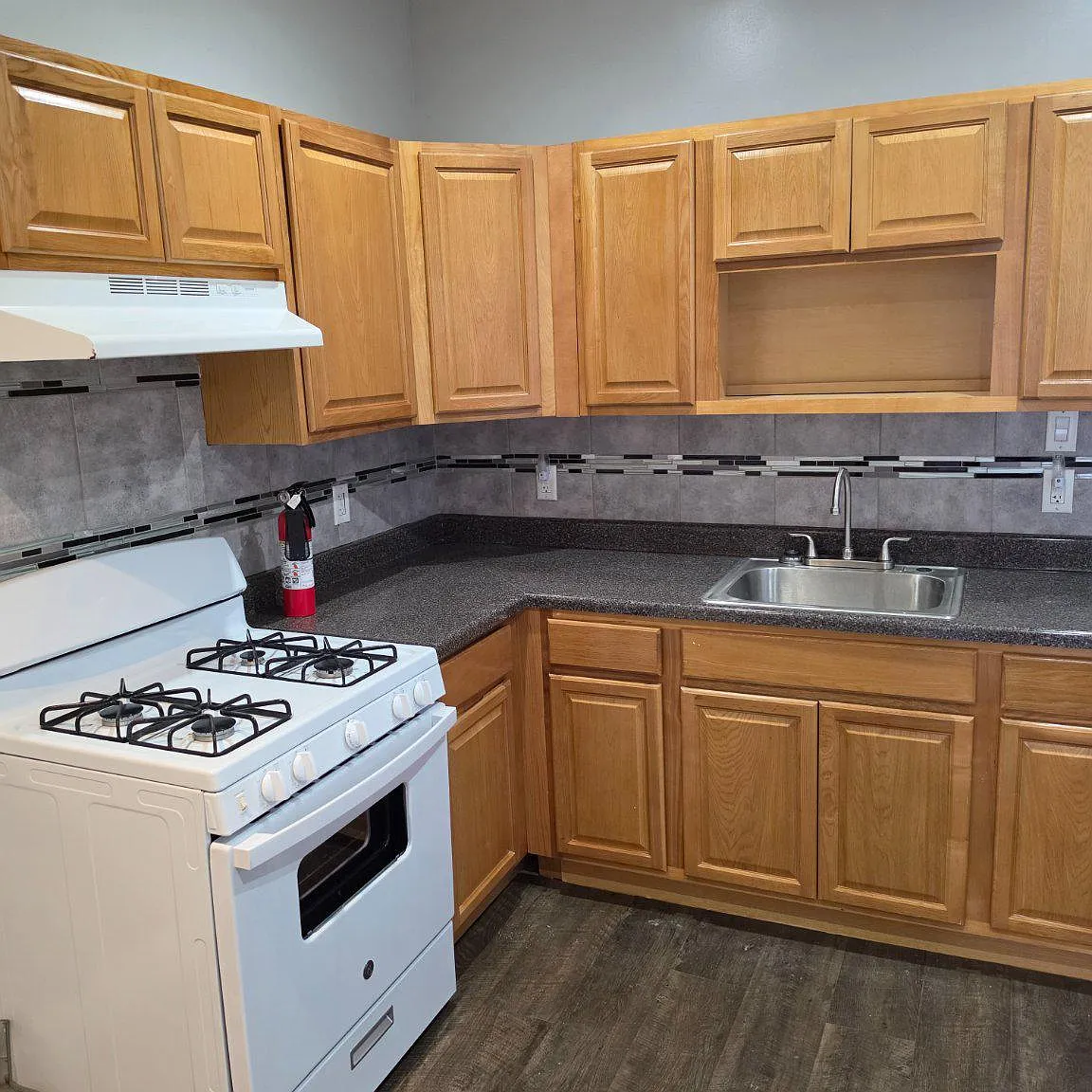 3 bed, 1.0 bath, 1062 sqft, $1,550 — Photo 3