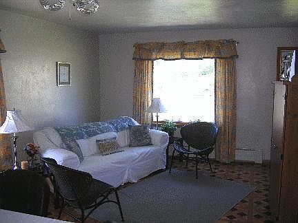 4th image of 122 Park Ave S