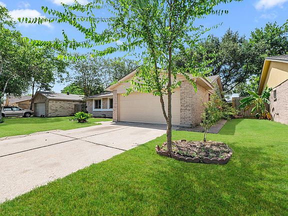 3rd image of 7327 Stone Pine Ln