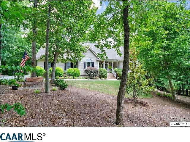 1st image of 42 Woodlawn Dr