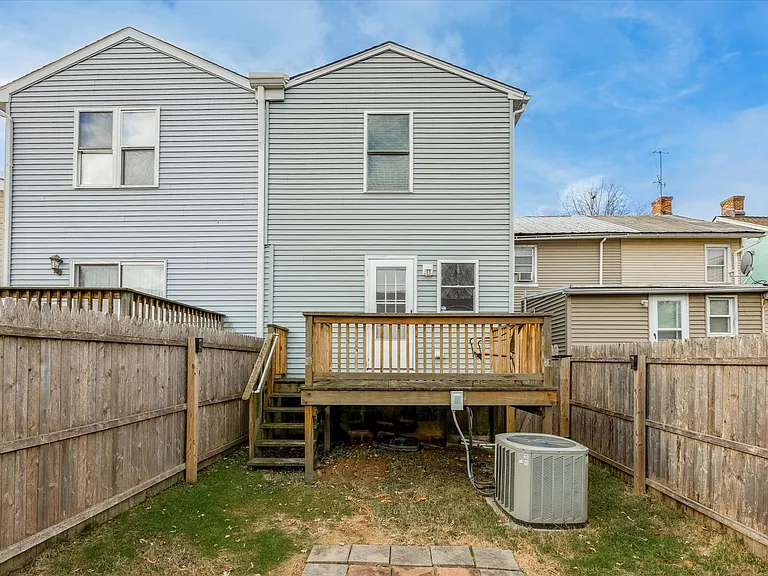 113 S Worthington St — Photo 15