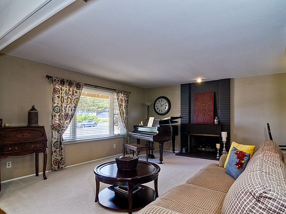 5th image of 17367 Francisco Dr
