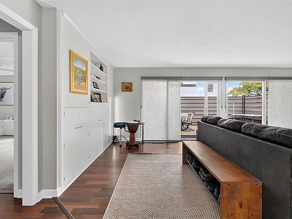 3rd image of 2800 W 91st St