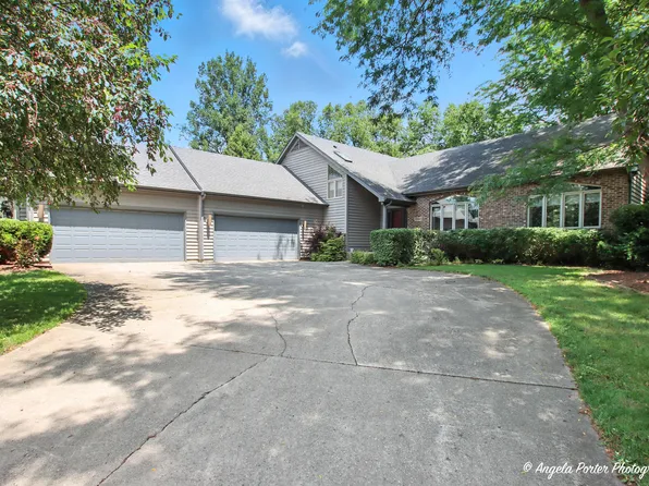 5904 Whiting Dr, McHenry, IL 60050