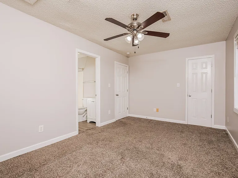 101 Mayfair Ct — Photo 14