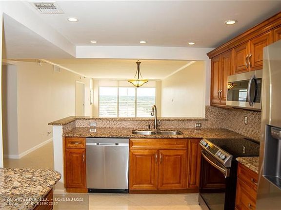 3rd image of 3499 Oaks Way APT 904
