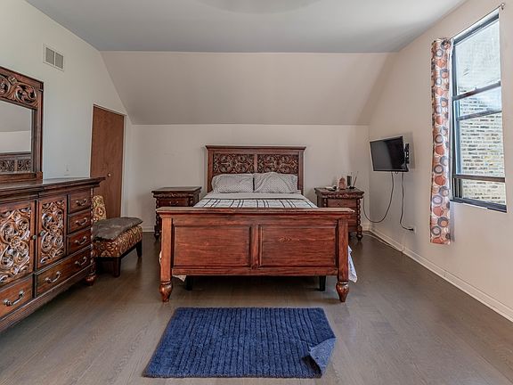 3rd image of 2101 S Central Park Ave
