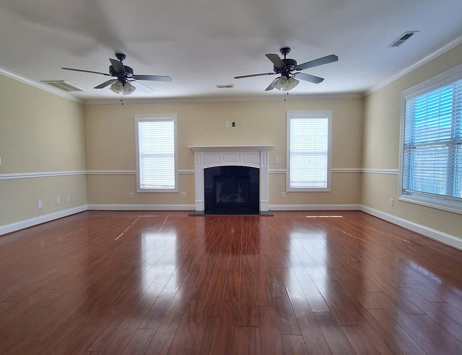 4 bed, 3.0 bath, $2,000 — Photo 4