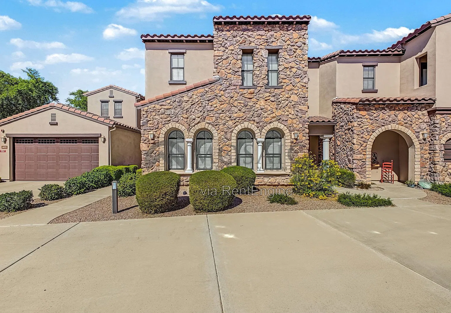 3 bed, 2.0 bath, 2109 sqft, $2,795 — Photo 2