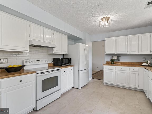 3rd image of 13400 Catoctin Ct