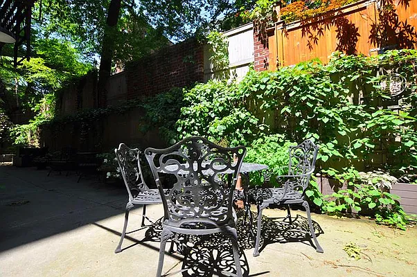 Rented by Buchbinder & Warren | media 21