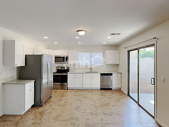 3rd image of 1108 E Parkview Ct