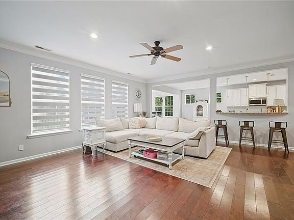 3rd image of 126 Torrington Cir