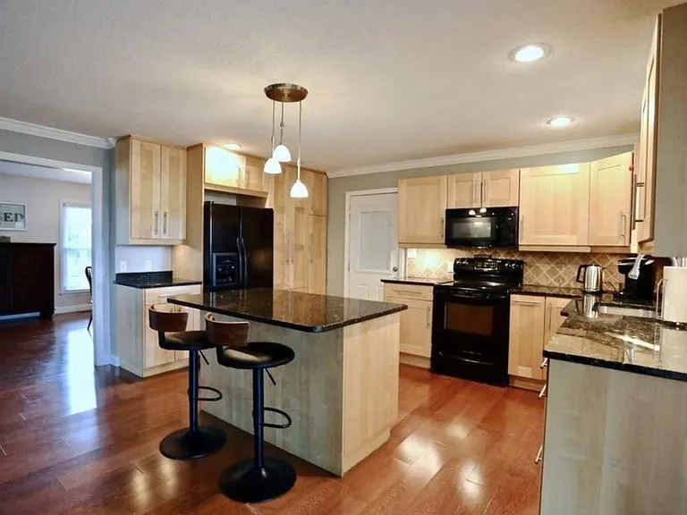 7 Pine Crescent Dr — Photo 3