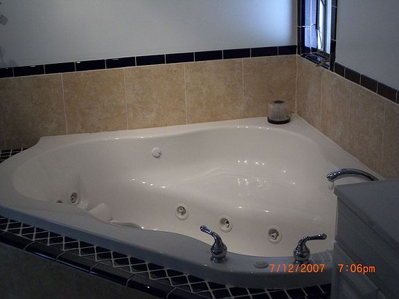 jacuzzi tub in master