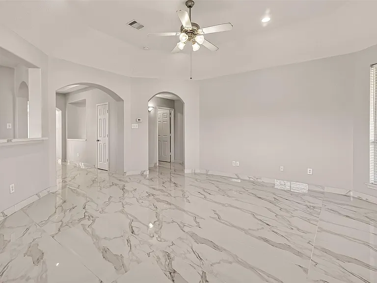 71 N Forrest Ave — Photo 8