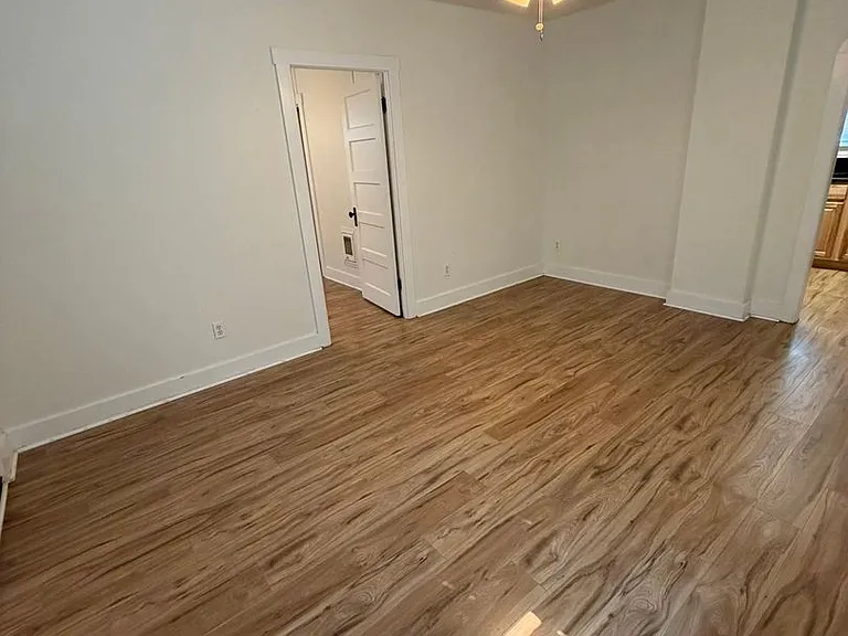 318 Washington St SW — Photo 16
