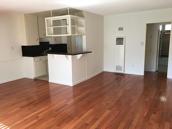 3rd image of 313 S Cochran Ave #3