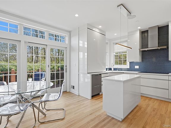 5th image of 72 Burr Farms Road