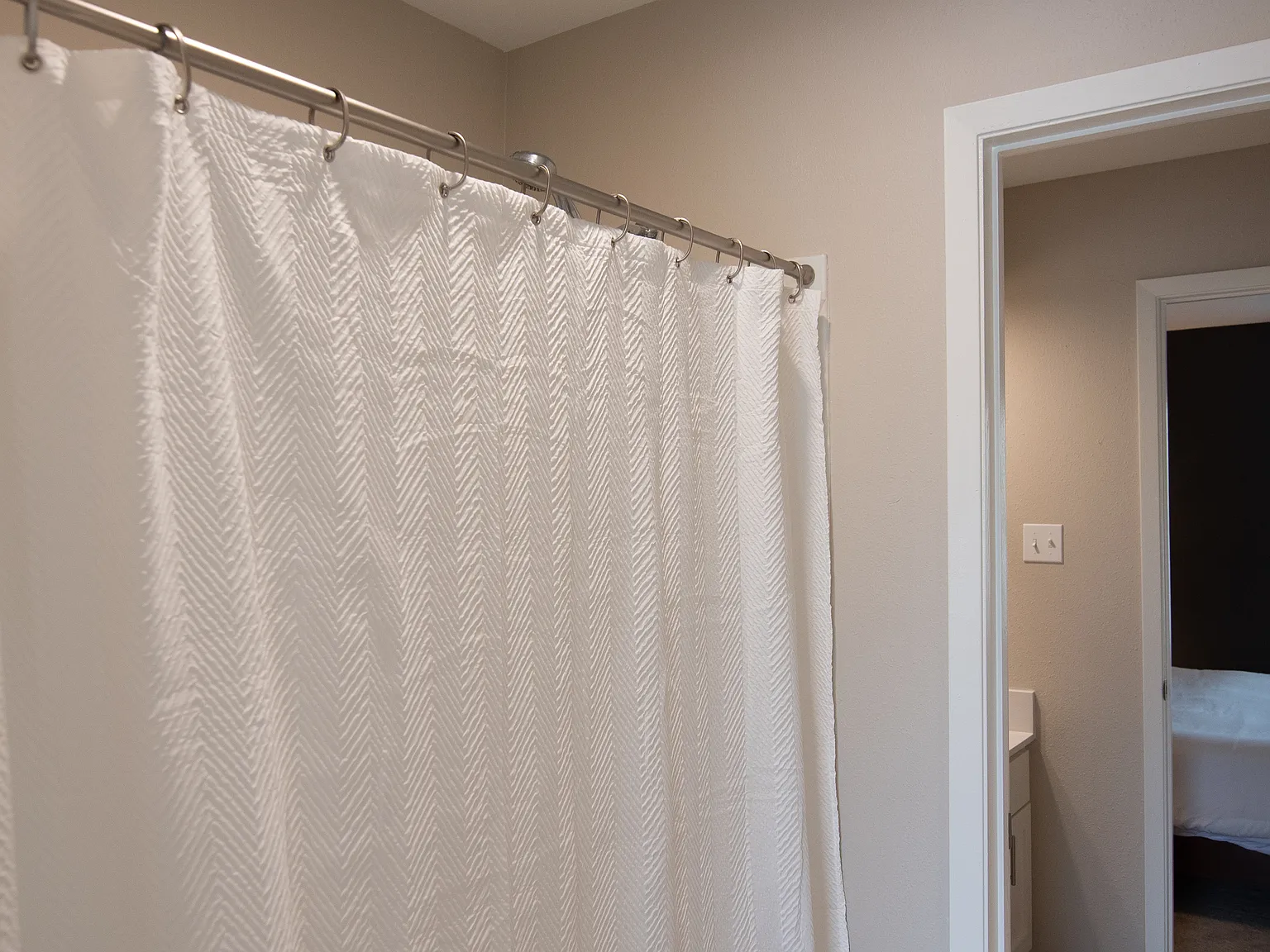 2 bed, 1.5 bath, 877 sqft, $2,195 — Photo 3
